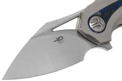 Bestech Nuke BT2107A Grey Blasted Titanium, Blue Marbled Carbonfiber, Satin Couteau De Poche, Kombou Design -Spyder Couteau Magasin BHBT2107A 03 bestech