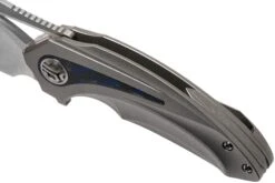 Bestech Nuke BT2107A Grey Blasted Titanium, Blue Marbled Carbonfiber, Satin Couteau De Poche, Kombou Design -Spyder Couteau Magasin BHBT2107A 07 bestech